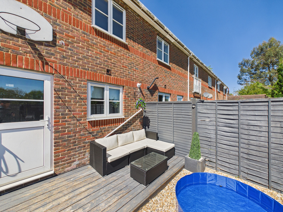 2 bed terraced house for sale in The Foresters, Compton Lane, Horsham  - Property Image 16