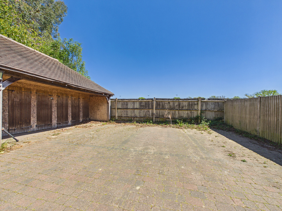 2 bed terraced house for sale in The Foresters, Compton Lane, Horsham  - Property Image 18