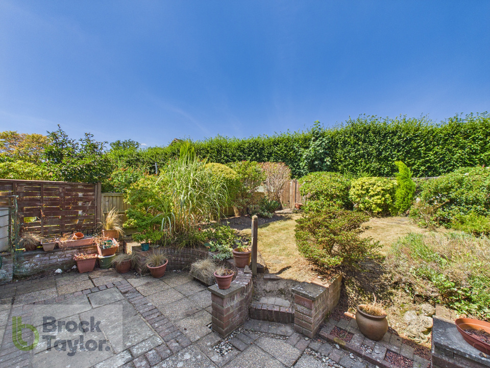 3 bed terraced house for sale in Linden Grove, Lindfield, West Sussex, RH16  - Property Image 3