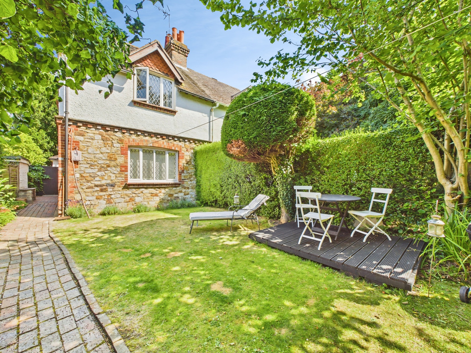 4 bed semi-detached house for sale in Forest Road, Horsham, West Sussex  - Property Image 12