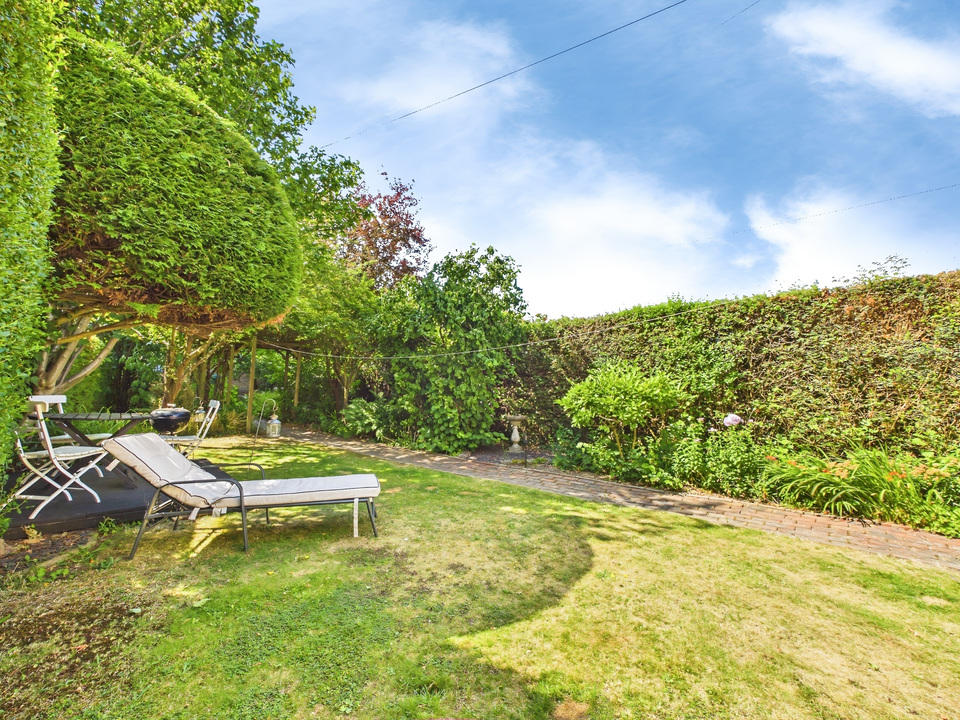 4 bed semi-detached house for sale in Forest Road, Horsham, West Sussex  - Property Image 4