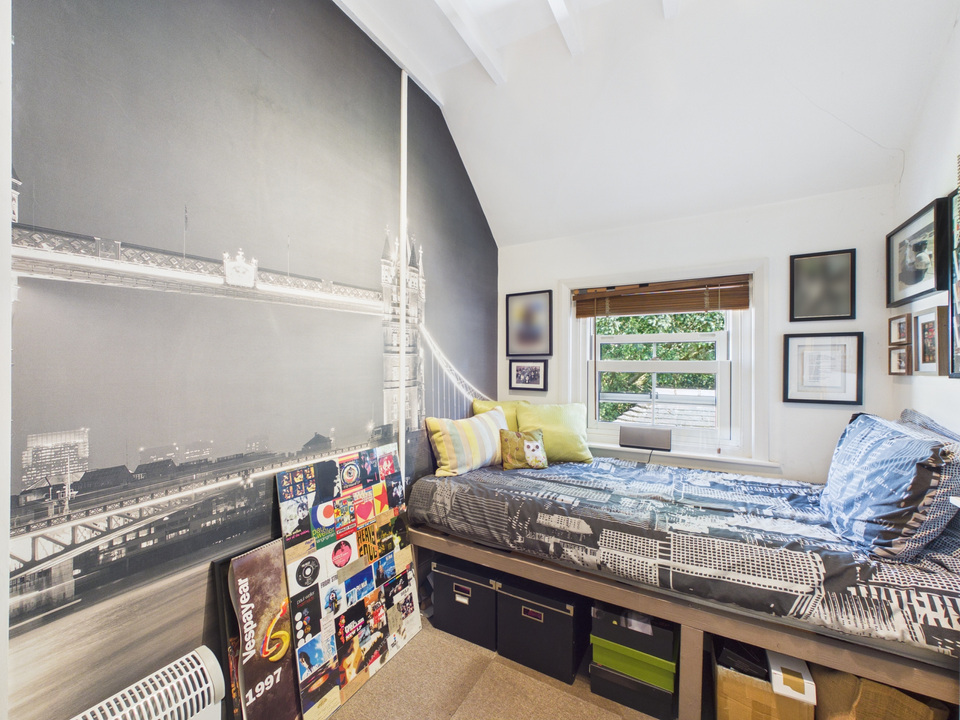 4 bed semi-detached house for sale in Forest Road, Horsham, West Sussex  - Property Image 22