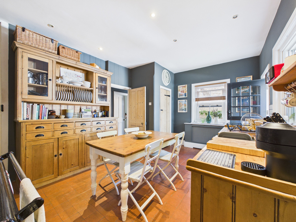 4 bed semi-detached house for sale in Forest Road, Horsham, West Sussex  - Property Image 16