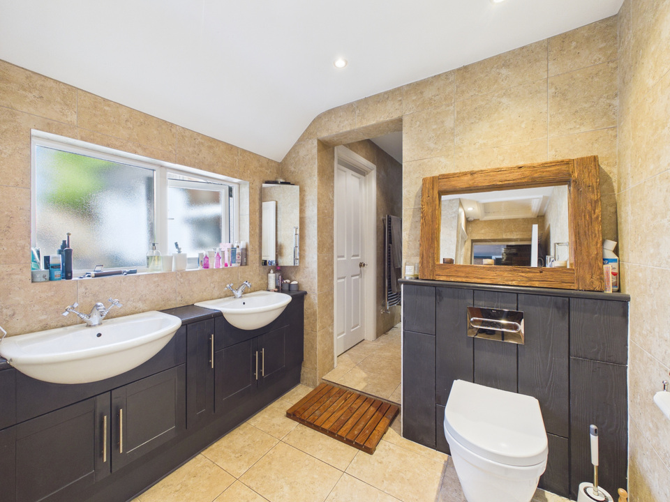 4 bed semi-detached house for sale in Forest Road, Horsham, West Sussex  - Property Image 5