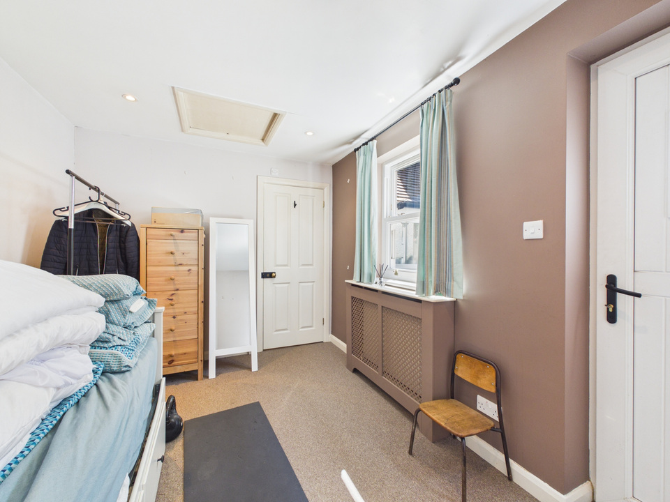 4 bed semi-detached house for sale in Forest Road, Horsham, West Sussex  - Property Image 18