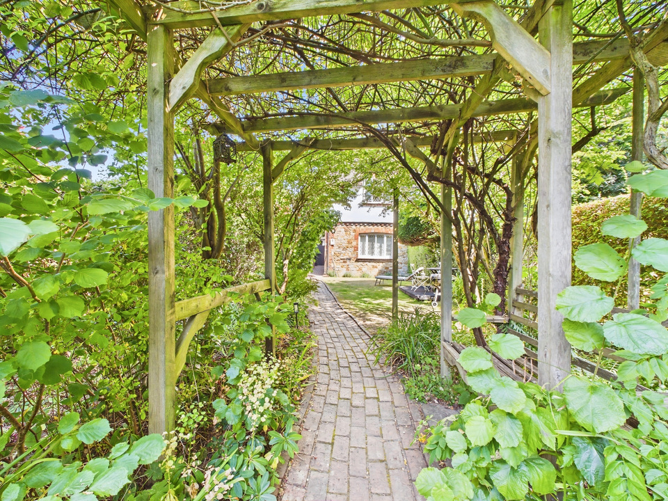 4 bed semi-detached house for sale in Forest Road, Horsham, West Sussex  - Property Image 11