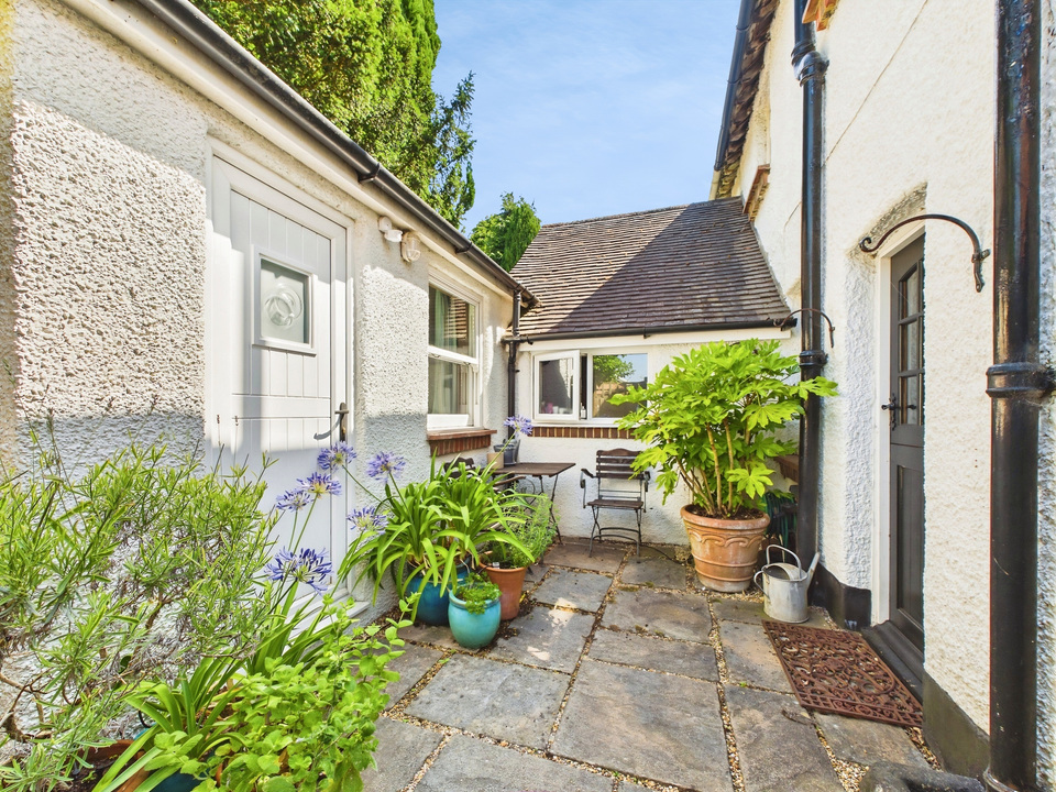 4 bed semi-detached house for sale in Forest Road, Horsham, West Sussex  - Property Image 8