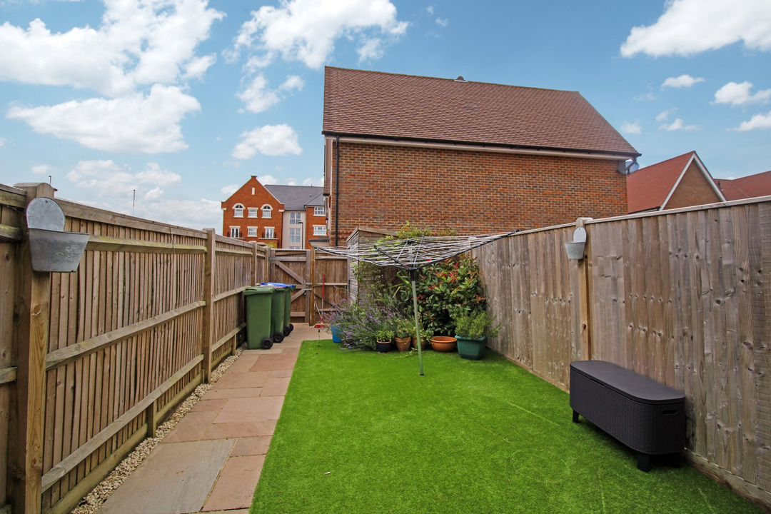 2 bed terraced house for sale in Arundale Walk, Horsham - Property Image 9