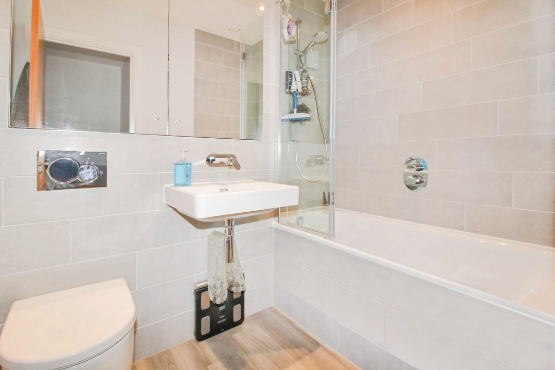 2 bed terraced house for sale in Arundale Walk, Horsham - Property Image 8