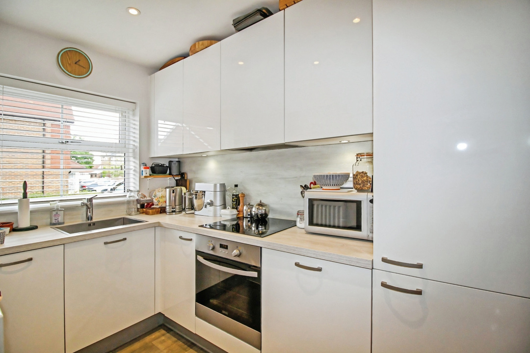2 bed terraced house for sale in Arundale Walk, Horsham - Property Image 4
