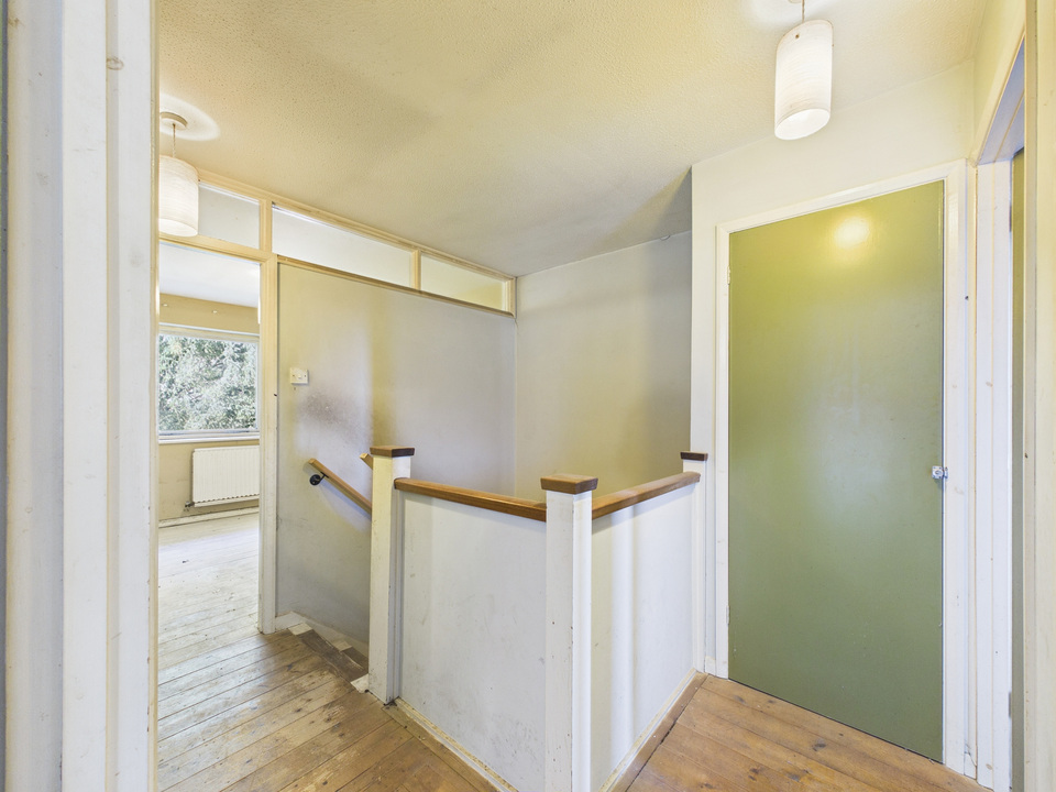 3 bed end of terrace house for sale in Coney Croft, Horsham, West Sussex  - Property Image 9