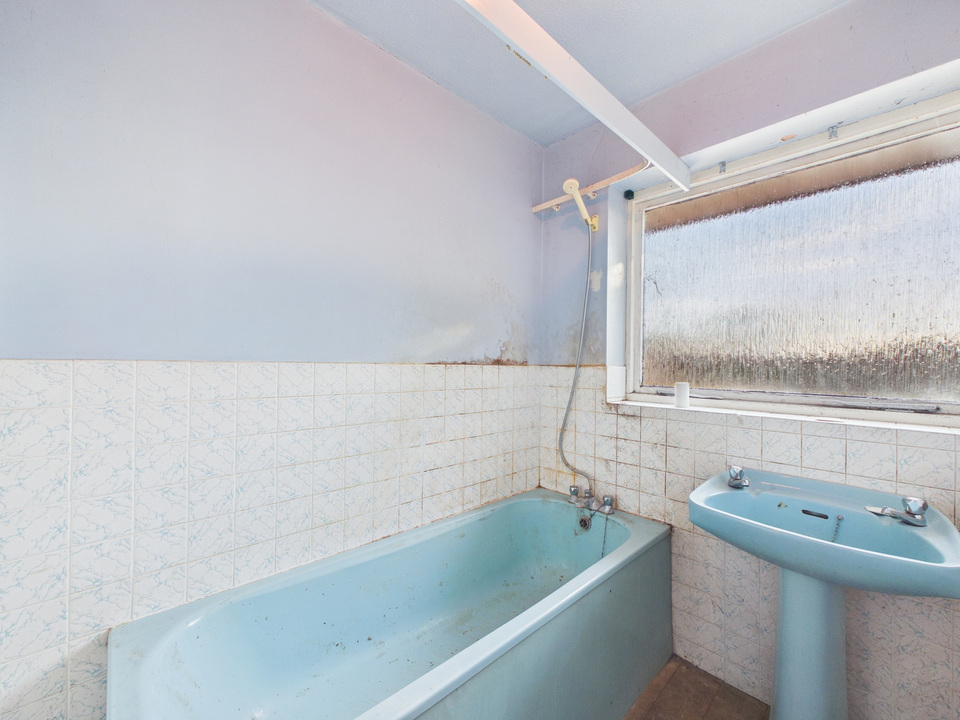 3 bed end of terrace house for sale in Coney Croft, Horsham, West Sussex  - Property Image 7