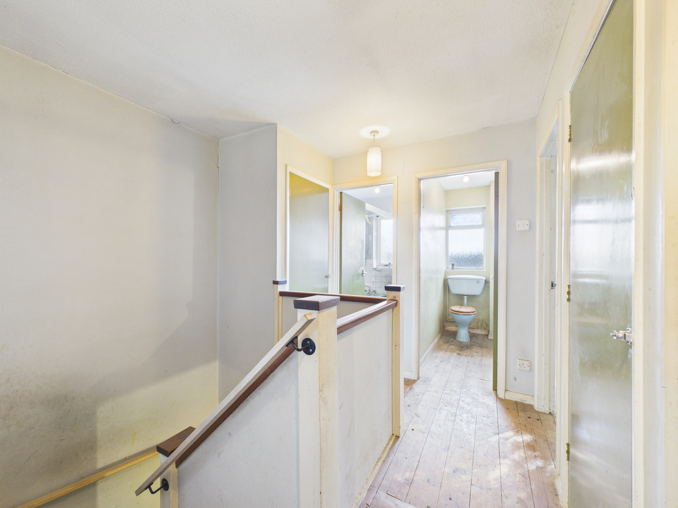 3 bed end of terrace house for sale in Coney Croft, Horsham, West Sussex  - Property Image 8