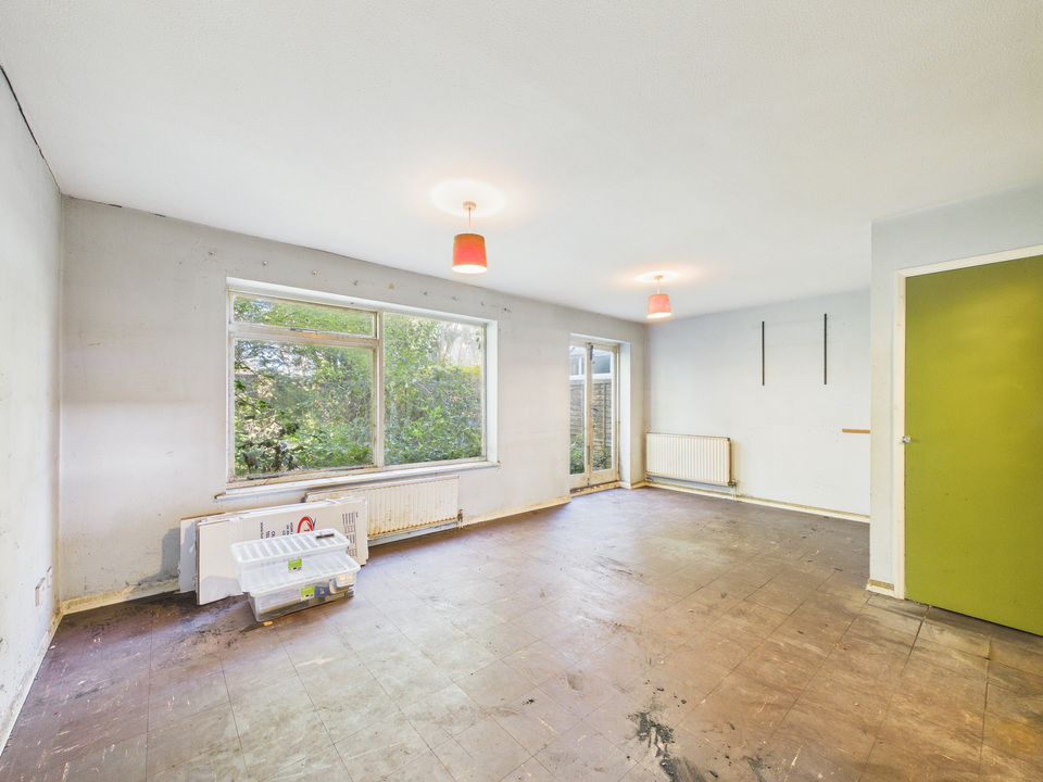 3 bed end of terrace house for sale in Coney Croft, Horsham, West Sussex  - Property Image 3