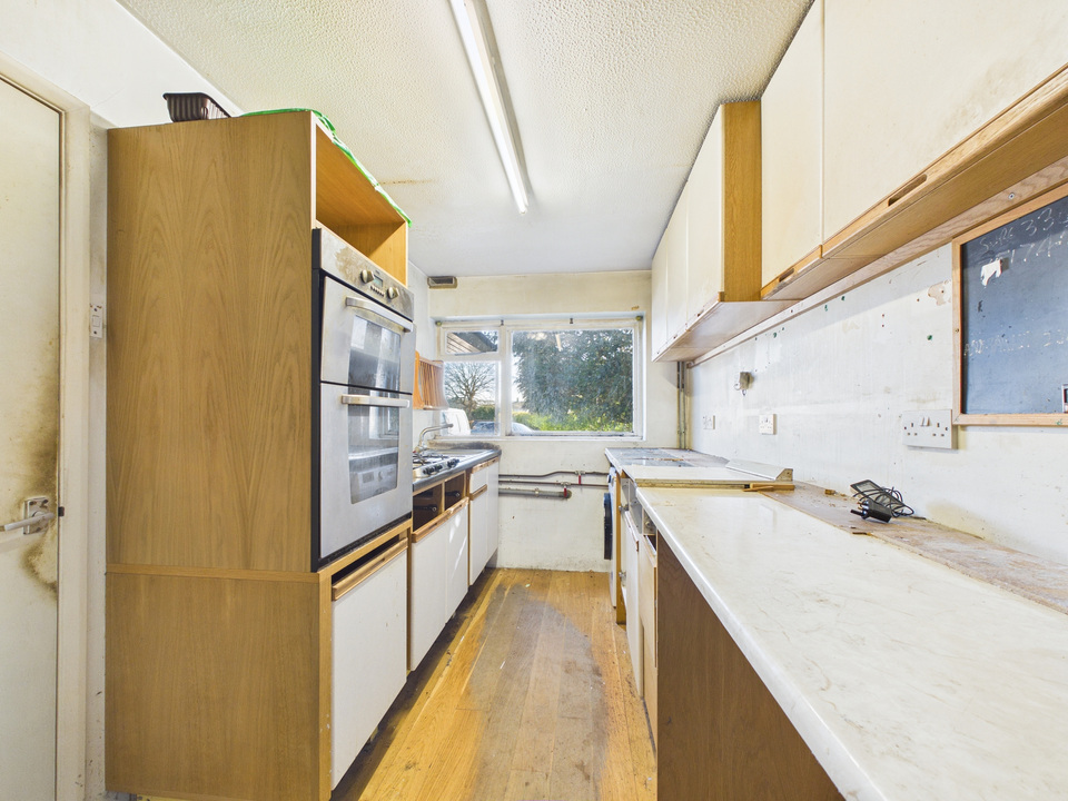 3 bed end of terrace house for sale in Coney Croft, Horsham, West Sussex  - Property Image 2