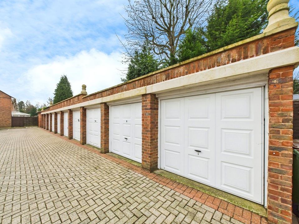 2 bed terraced house for sale in Hills Place, Horsham, West Sussex - Property Image 12
