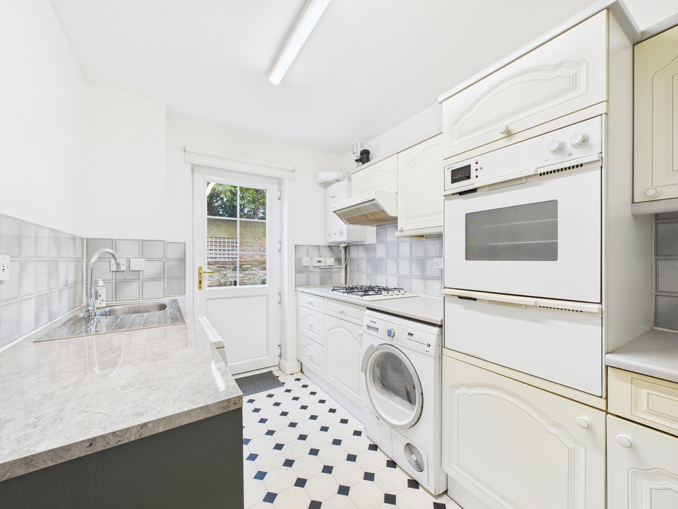 2 bed terraced house for sale in Hills Place, Horsham, West Sussex - Property Image 4