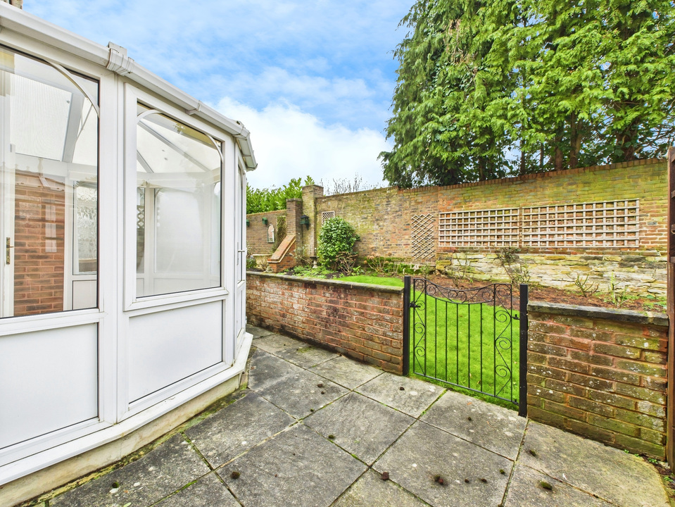 2 bed terraced house for sale in Hills Place, Horsham, West Sussex - Property Image 19