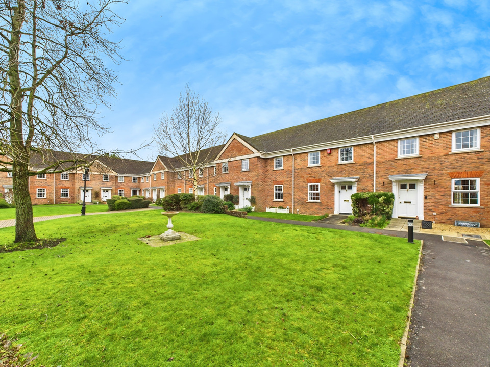 2 bed terraced house for sale in Hills Place, Horsham, West Sussex - Property Image 20
