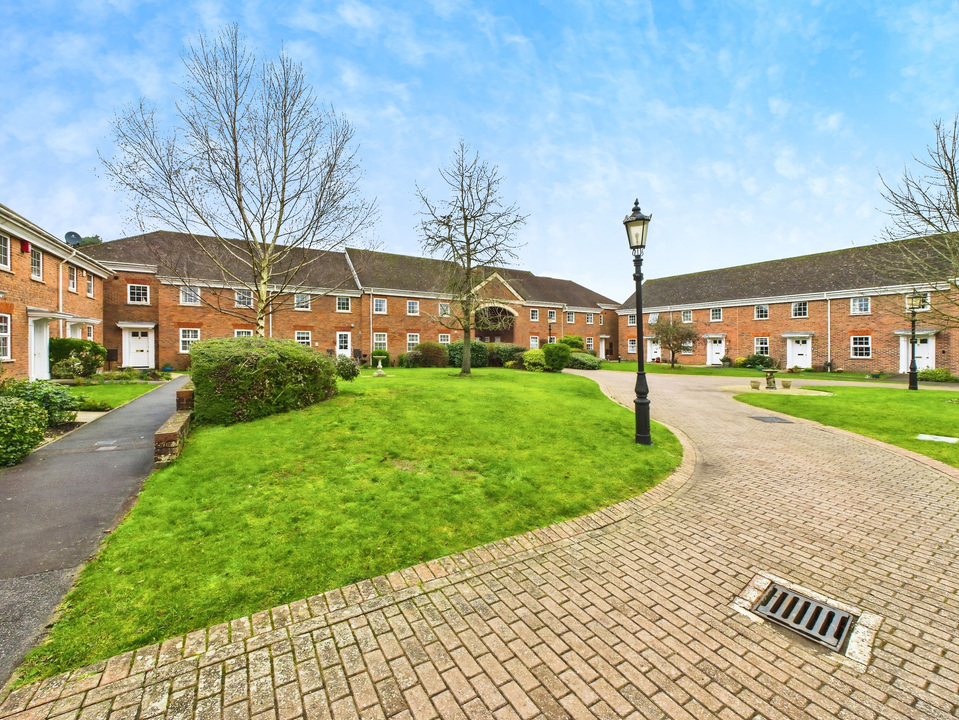 2 bed terraced house for sale in Hills Place, Horsham, West Sussex - Property Image 21