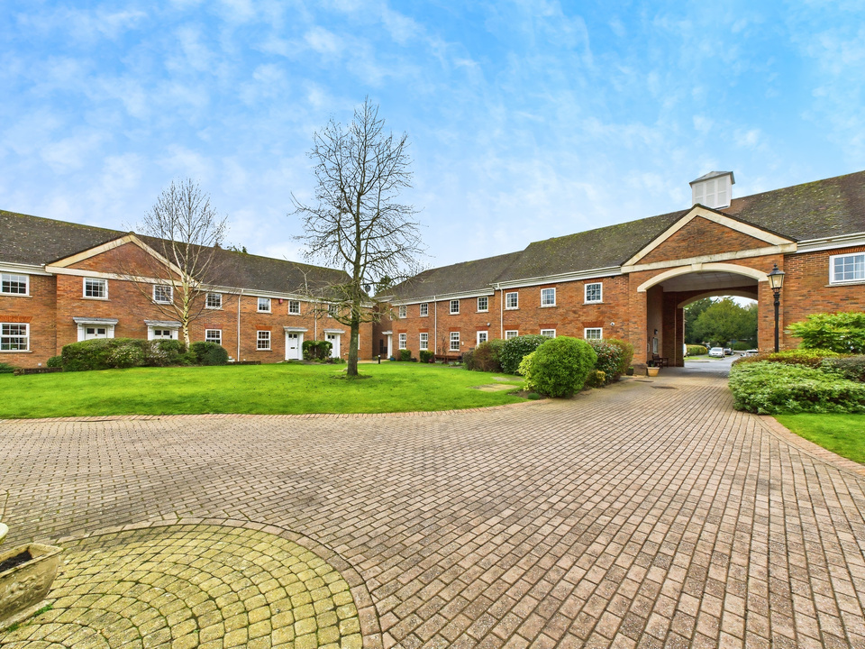 2 bed terraced house for sale in Hills Place, Horsham, West Sussex - Property Image 13