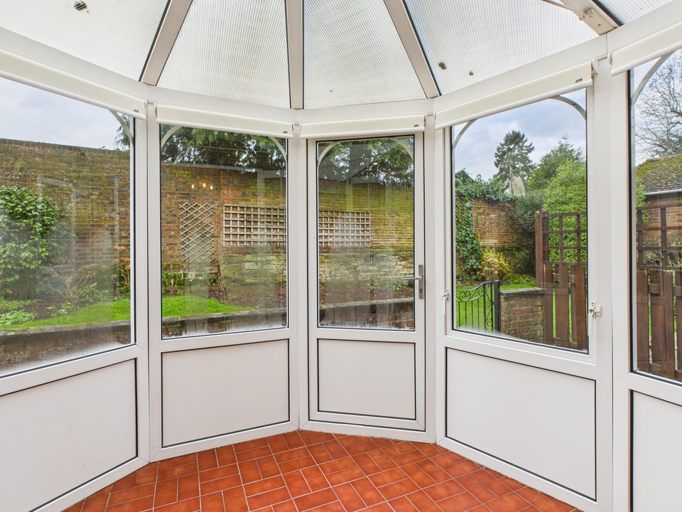 2 bed terraced house for sale in Hills Place, Horsham, West Sussex - Property Image 5