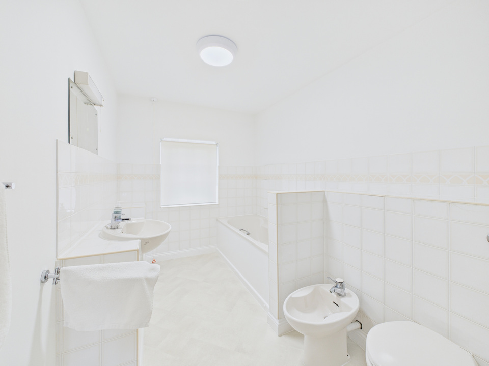 2 bed terraced house for sale in Hills Place, Horsham, West Sussex - Property Image 7