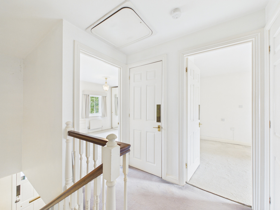 2 bed terraced house for sale in Hills Place, Horsham, West Sussex  - Property Image 9