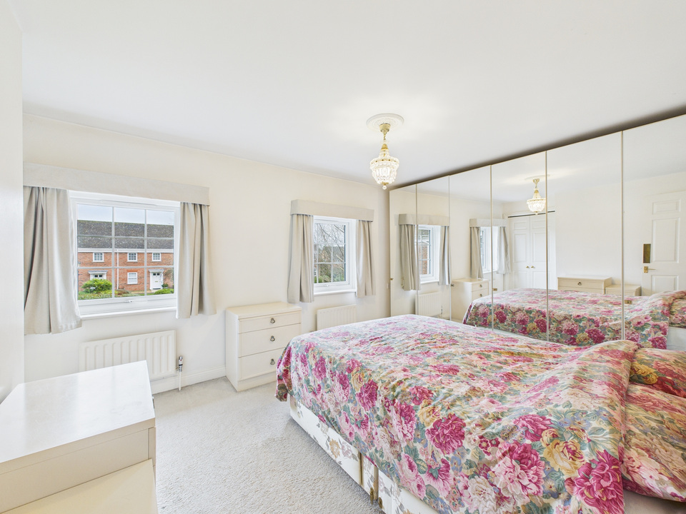 2 bed terraced house for sale in Hills Place, Horsham, West Sussex  - Property Image 8