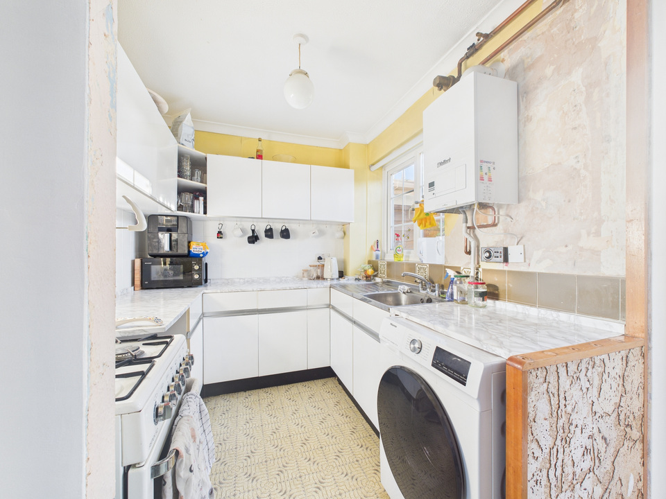 2 bed end of terrace house for sale in Greenfields Close, Horsham, West Sussex  - Property Image 3