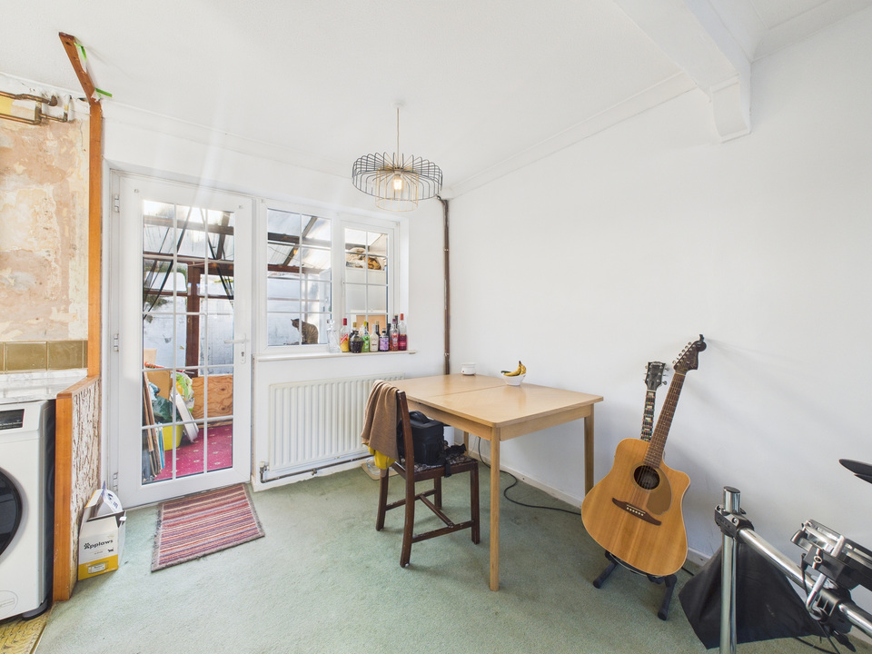 2 bed end of terrace house for sale in Greenfields Close, Horsham, West Sussex  - Property Image 7