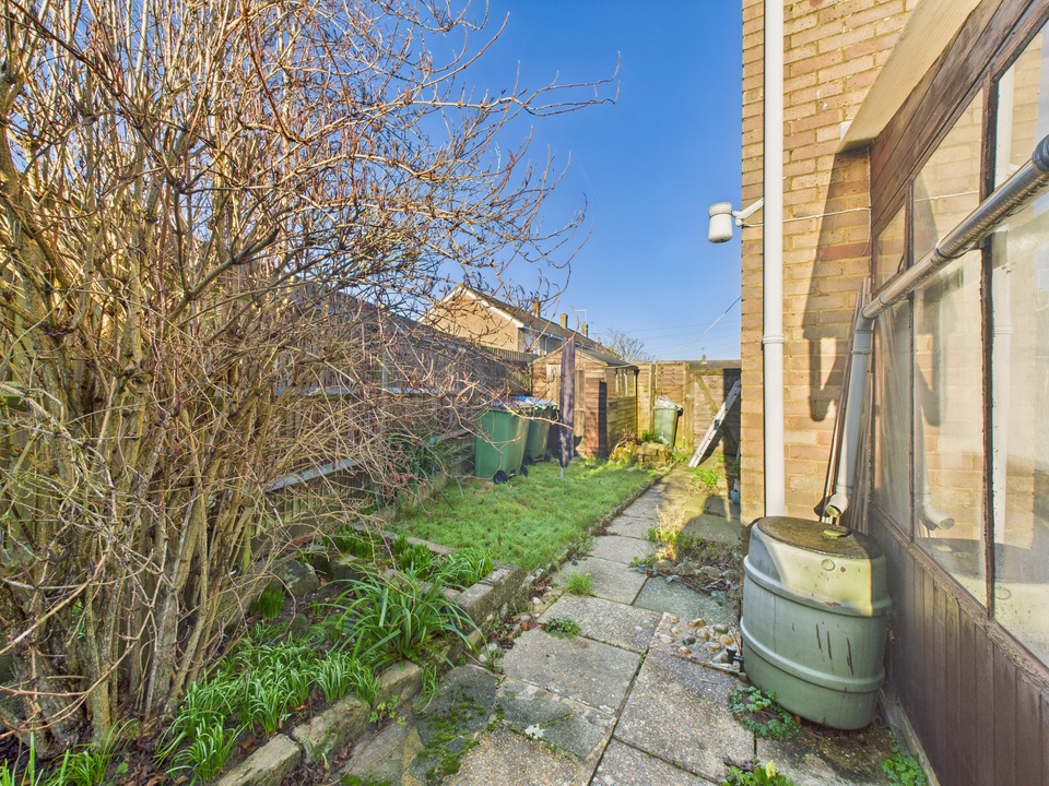 2 bed end of terrace house for sale in Greenfields Close, Horsham, West Sussex  - Property Image 9