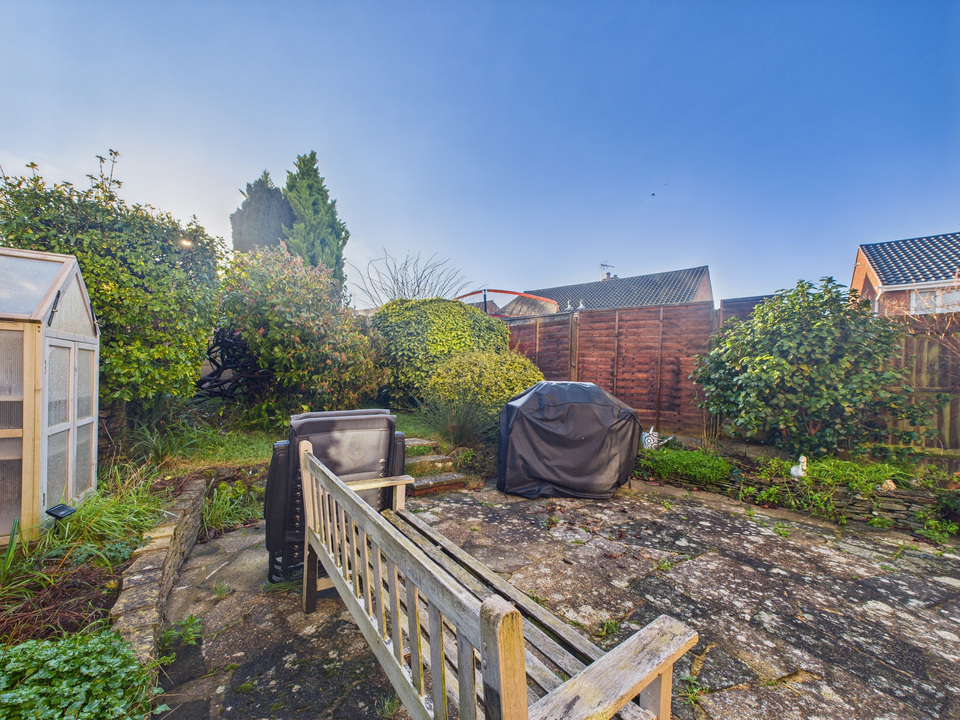 2 bed end of terrace house for sale in Greenfields Close, Horsham, West Sussex  - Property Image 10