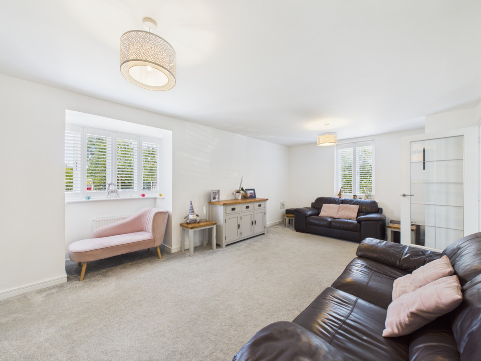 4 bed detached house for sale in Pelling Way, Broadbridge Heath, Horsham, West Sussex - Property Image 3
