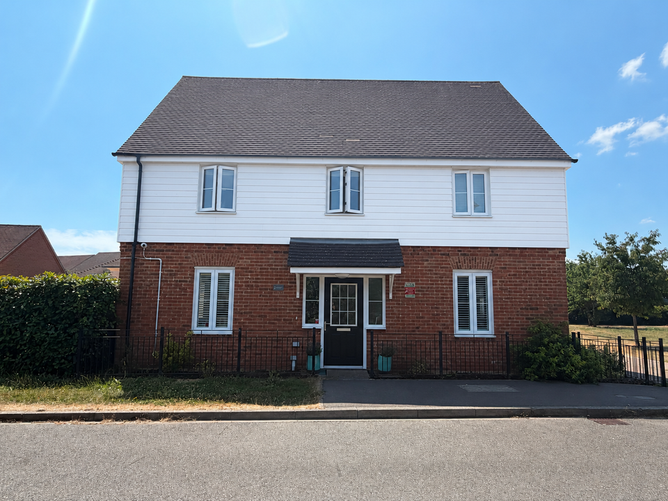 4 bed detached house for sale in Pelling Way, Broadbridge Heath, Horsham, West Sussex - Property Image 1