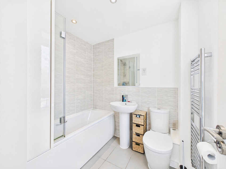 4 bed detached house for sale in Pelling Way, Broadbridge Heath, Horsham, West Sussex - Property Image 9