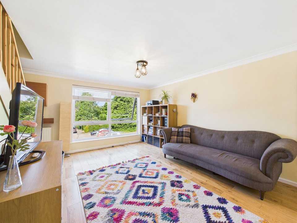 2 bed maisonette for sale in Cotswold Court, Horsham  - Property Image 2