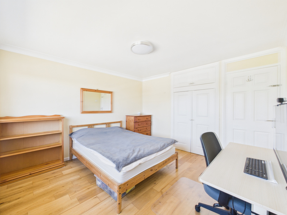 2 bed maisonette for sale in Cotswold Court, Horsham  - Property Image 9