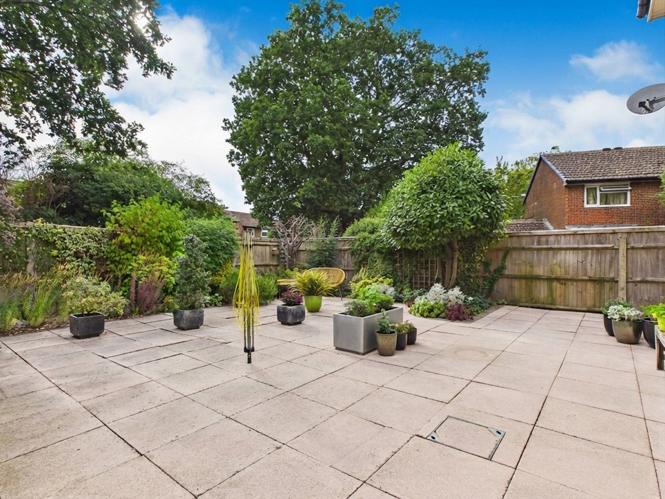3 bed detached house for sale in Bluebell Close, Horsham, West Sussex  - Property Image 9