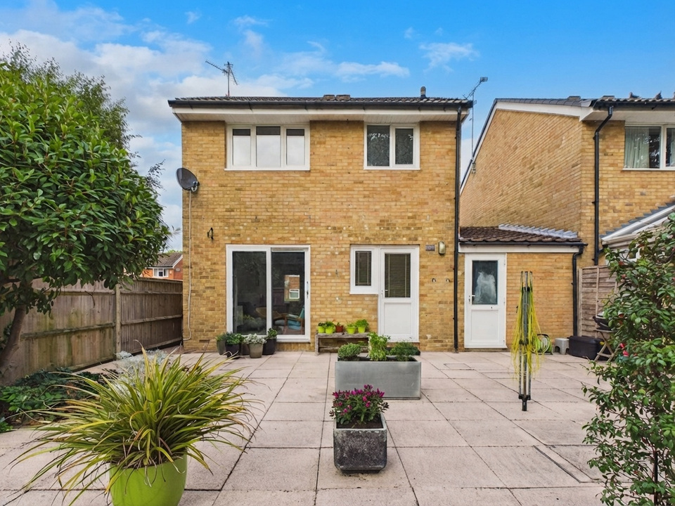 3 bed detached house for sale in Bluebell Close, Horsham, West Sussex  - Property Image 10