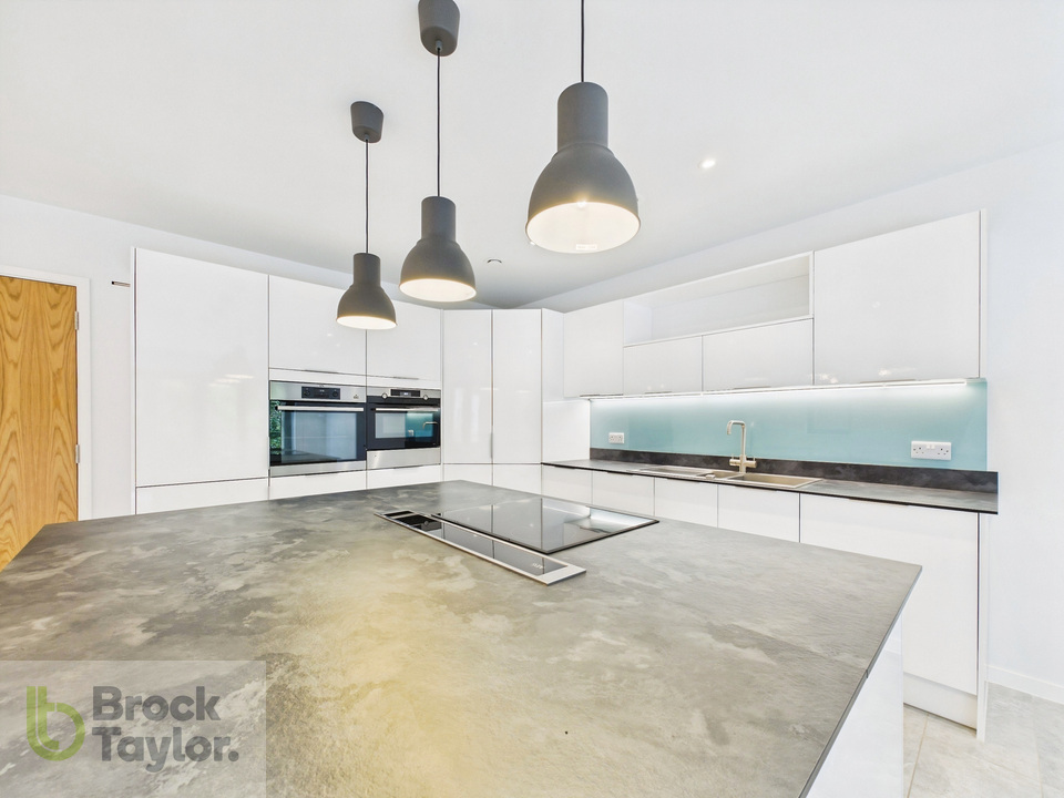 4 bed detached house for sale in Blunts Wood Road, Haywards Heath  - Property Image 7