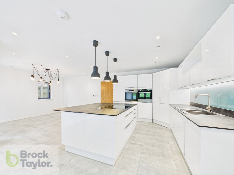 4 bed detached house for sale in Blunts Wood Road, Haywards Heath  - Property Image 5