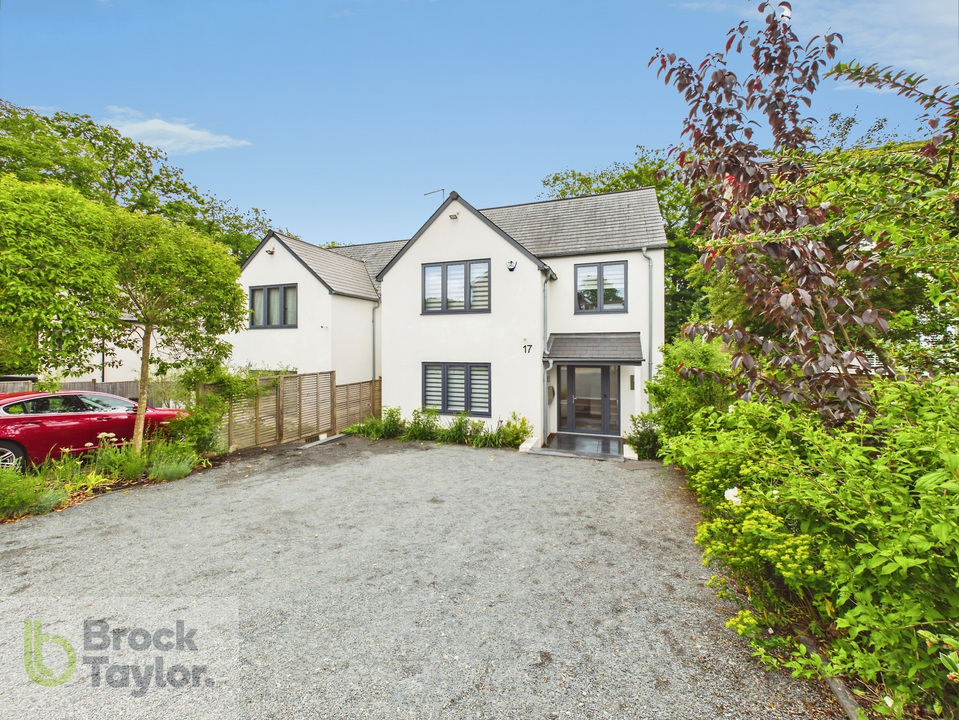 4 bed detached house for sale in Blunts Wood Road, Haywards Heath