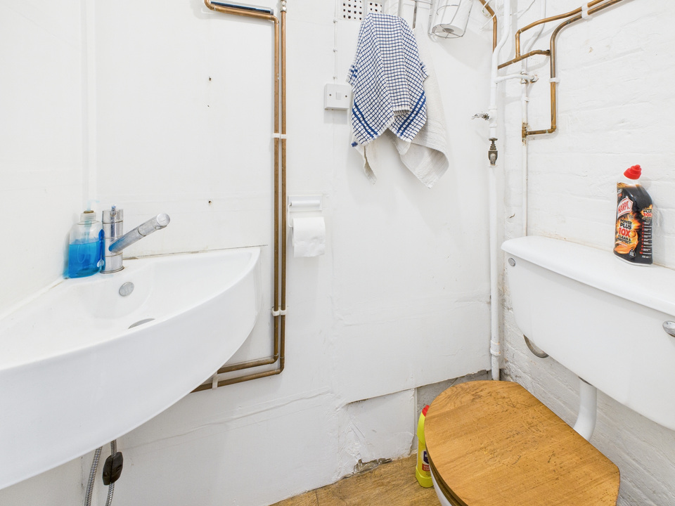 1 bed commercial property for sale in Queen Street, Horsham  - Property Image 21