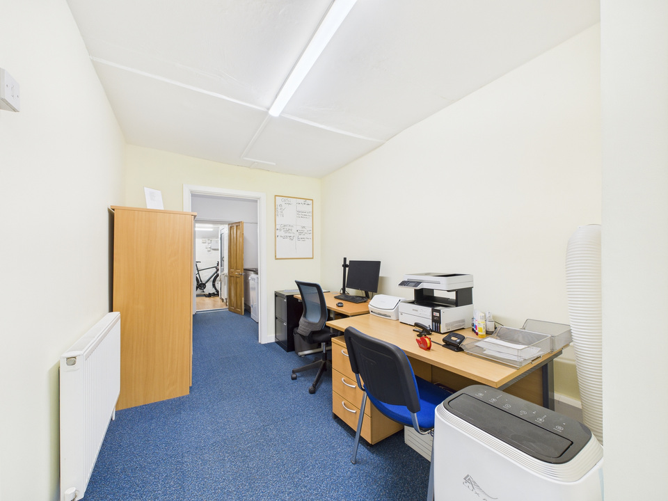1 bed commercial property for sale in Queen Street, Horsham  - Property Image 19
