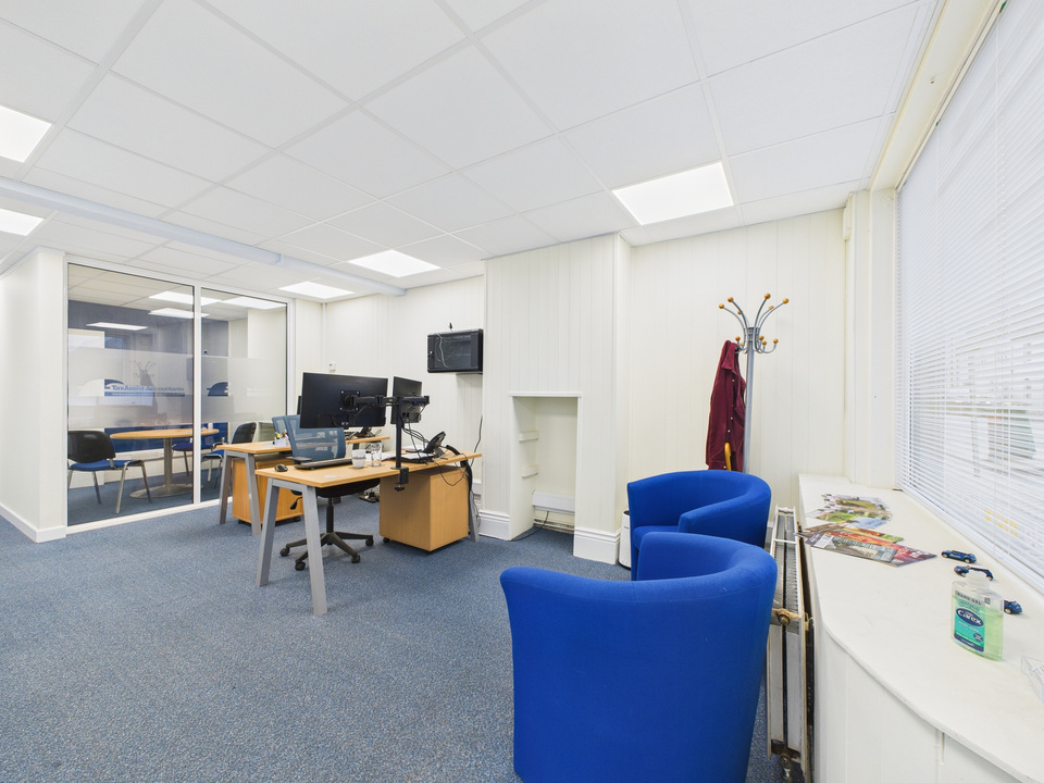 1 bed commercial property for sale in Queen Street, Horsham  - Property Image 17