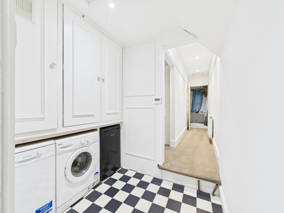 1 bed commercial property for sale in Queen Street, Horsham  - Property Image 15