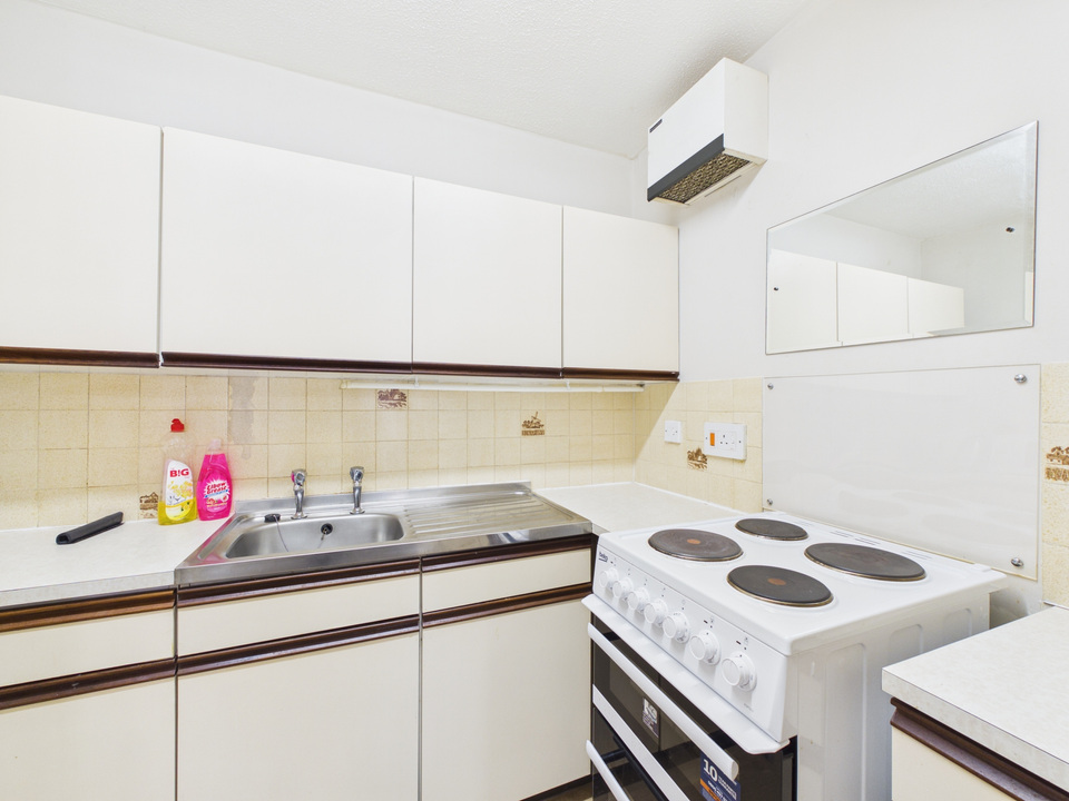 1 bed apartment for sale in Jasmine Court, Horsham, West Sussex  - Property Image 4