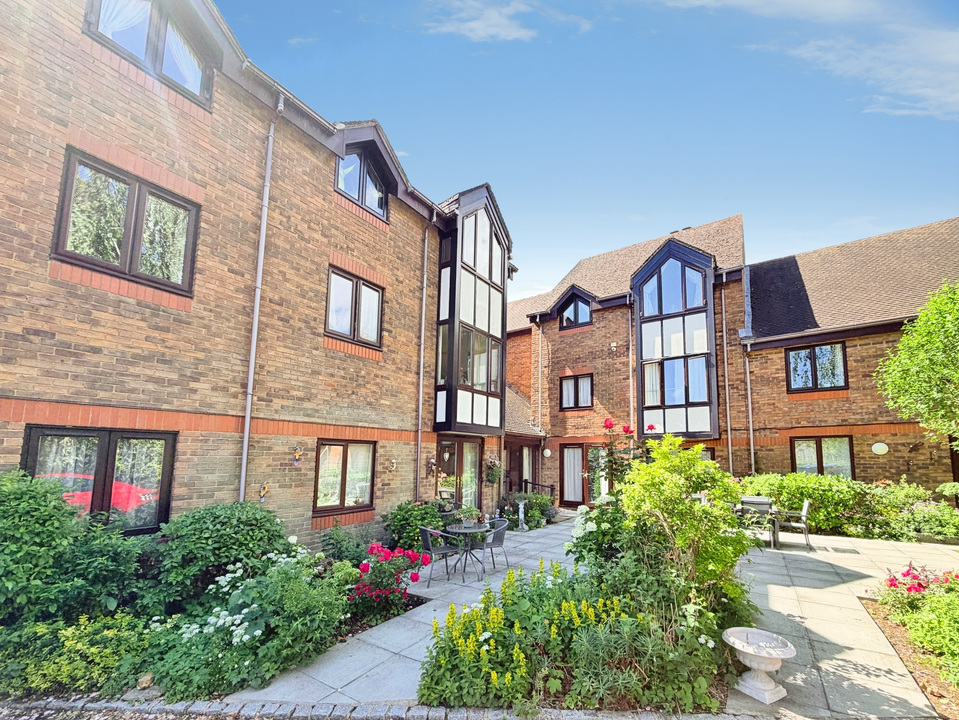 1 bed apartment for sale in Jasmine Court, Horsham, West Sussex  - Property Image 7