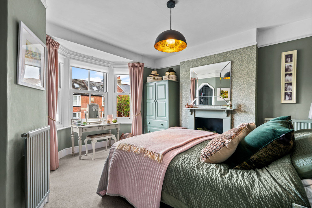 4 bed semi-detached house for sale in Clarence Road, Horsham - Property Image 6